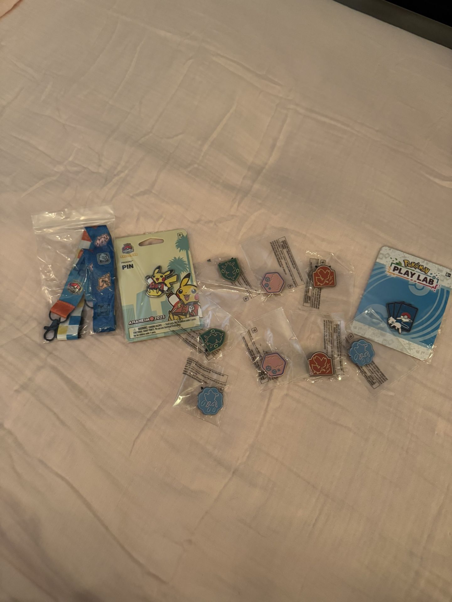 Pokemon WORLD CHAMP PINS