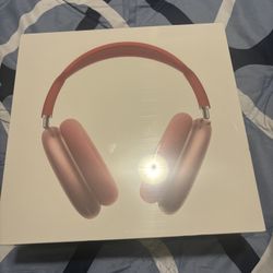 Red Airpods max 