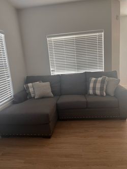 Modern Charcoal Gray Sectional Sofa with Chaise – Excellent Condition
