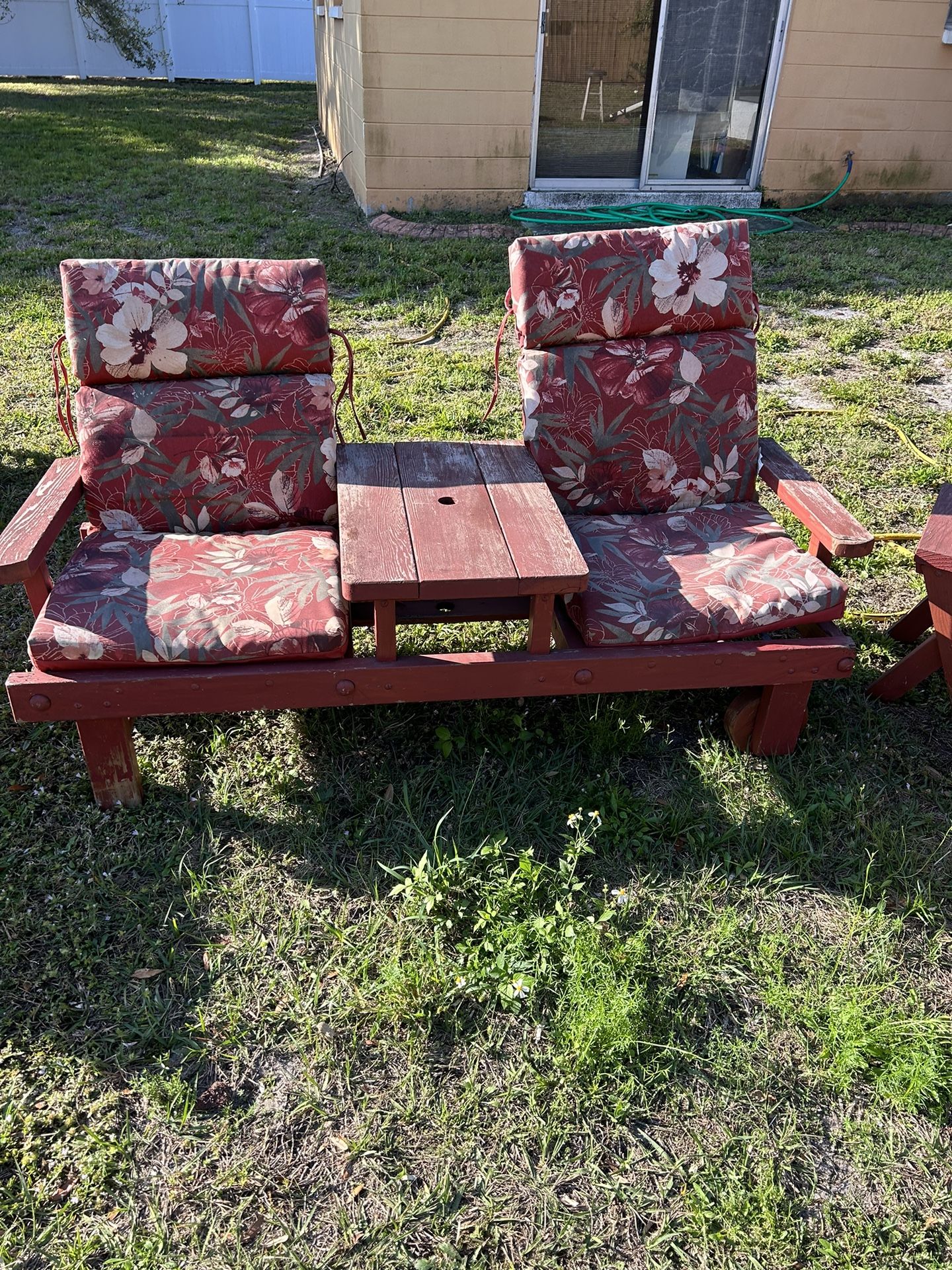 Vintage Redwood Outdoor See With Cushions
