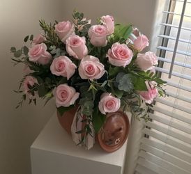 Barro De Olla Rose Arrangement