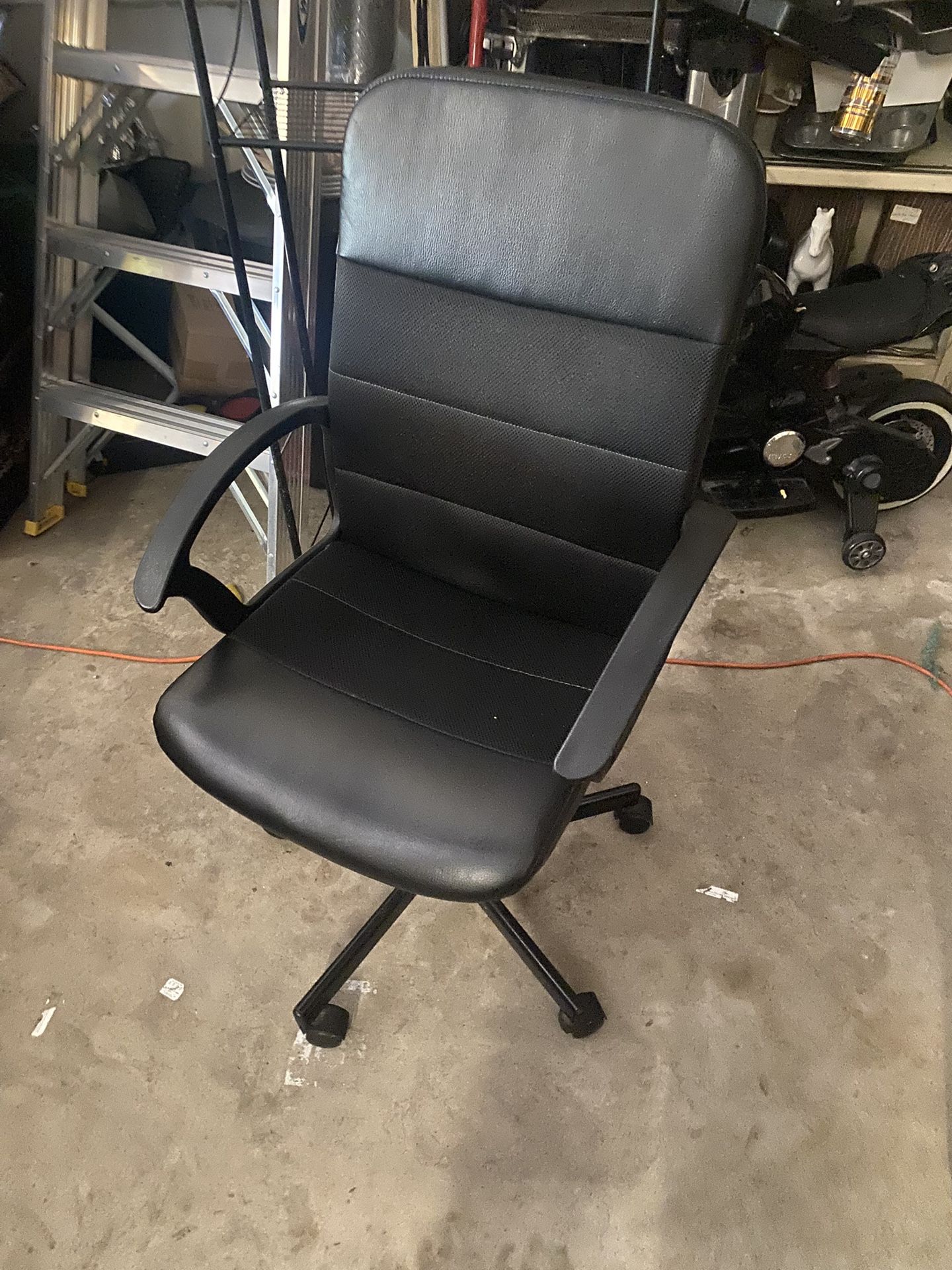 OFFICE CHAIR