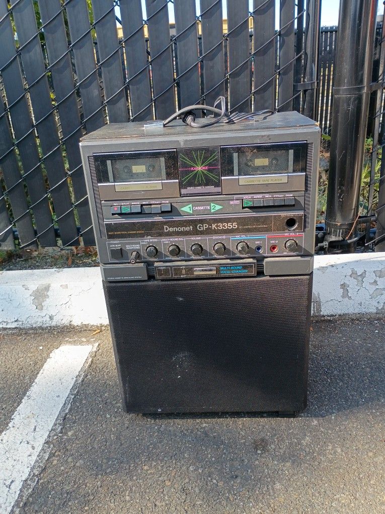 KARAOKE MACHINE