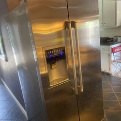 ELECTROLUX - Refrigerator- High End