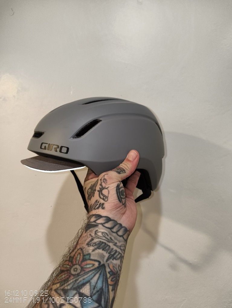 Giro Camden MIPS Bicycle & E-Bike Helmet – Men’s Large (Matte Gray, Urban Style)
Description: