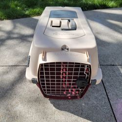 Pet Cage./ Carrier