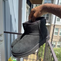 UGG mini classic 