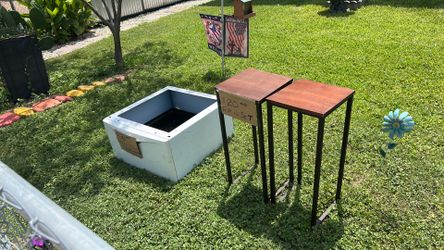 Set of end tables 10 .00