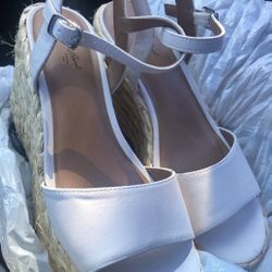 Women’s Sandal Beige Color Wedges Shoes Size 7 - New 