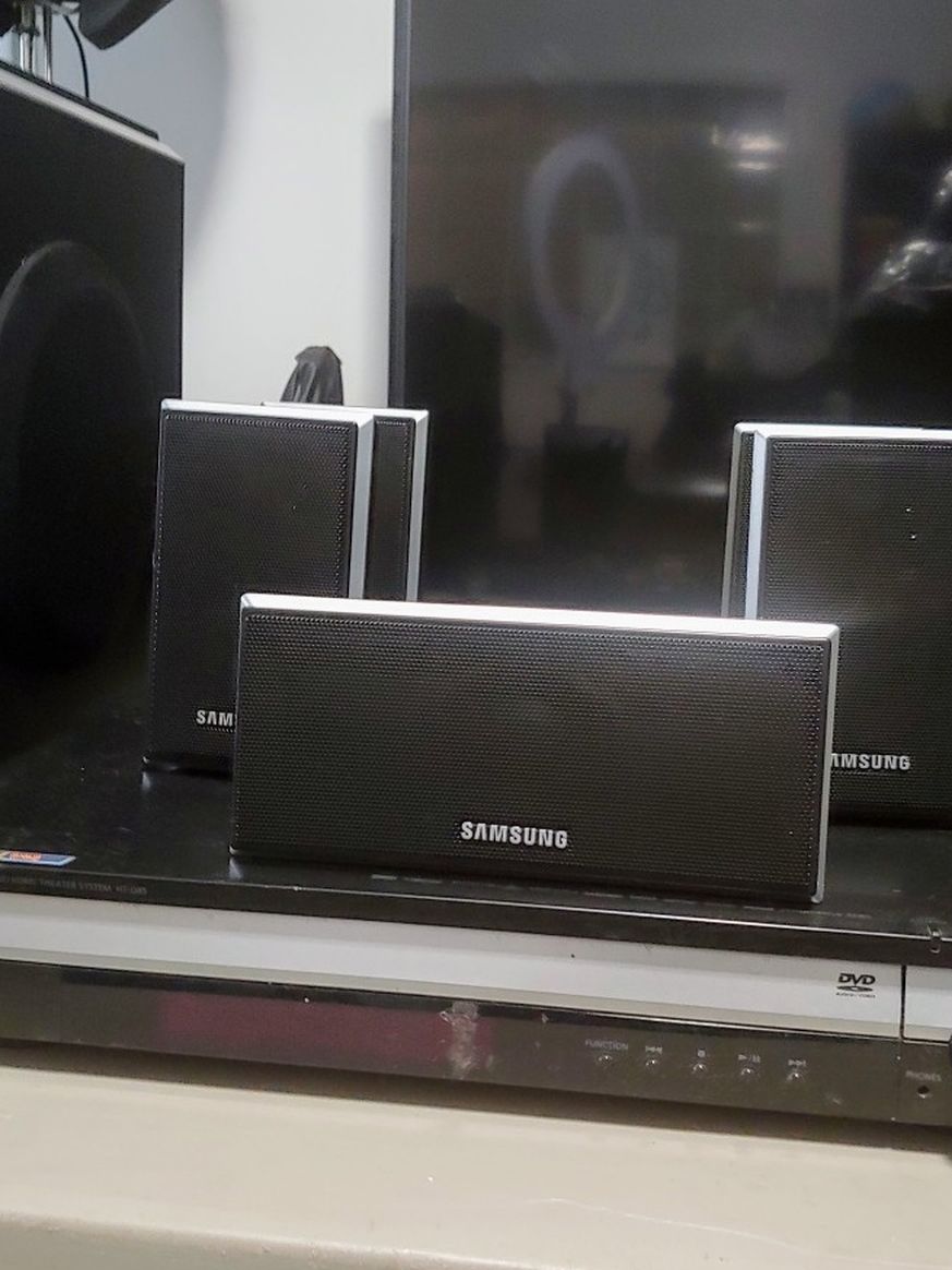 Samsung HT-Q45 Home Theater System