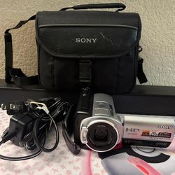 Sony Handycam HDR-SR5 Camcorder Full 1080 HD 40GB HD W/ accessories TESTED!
