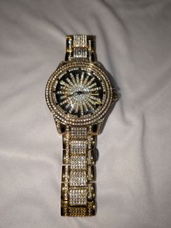 Sapphire crystal golden watch