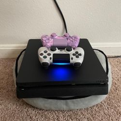 PS4 Con Dos Controles No Se Ha Usado Casi 