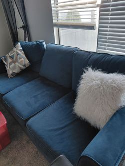 Near perfect condition living room furniture