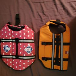 2 Dog Life Vests Or Floatation Devices  Small