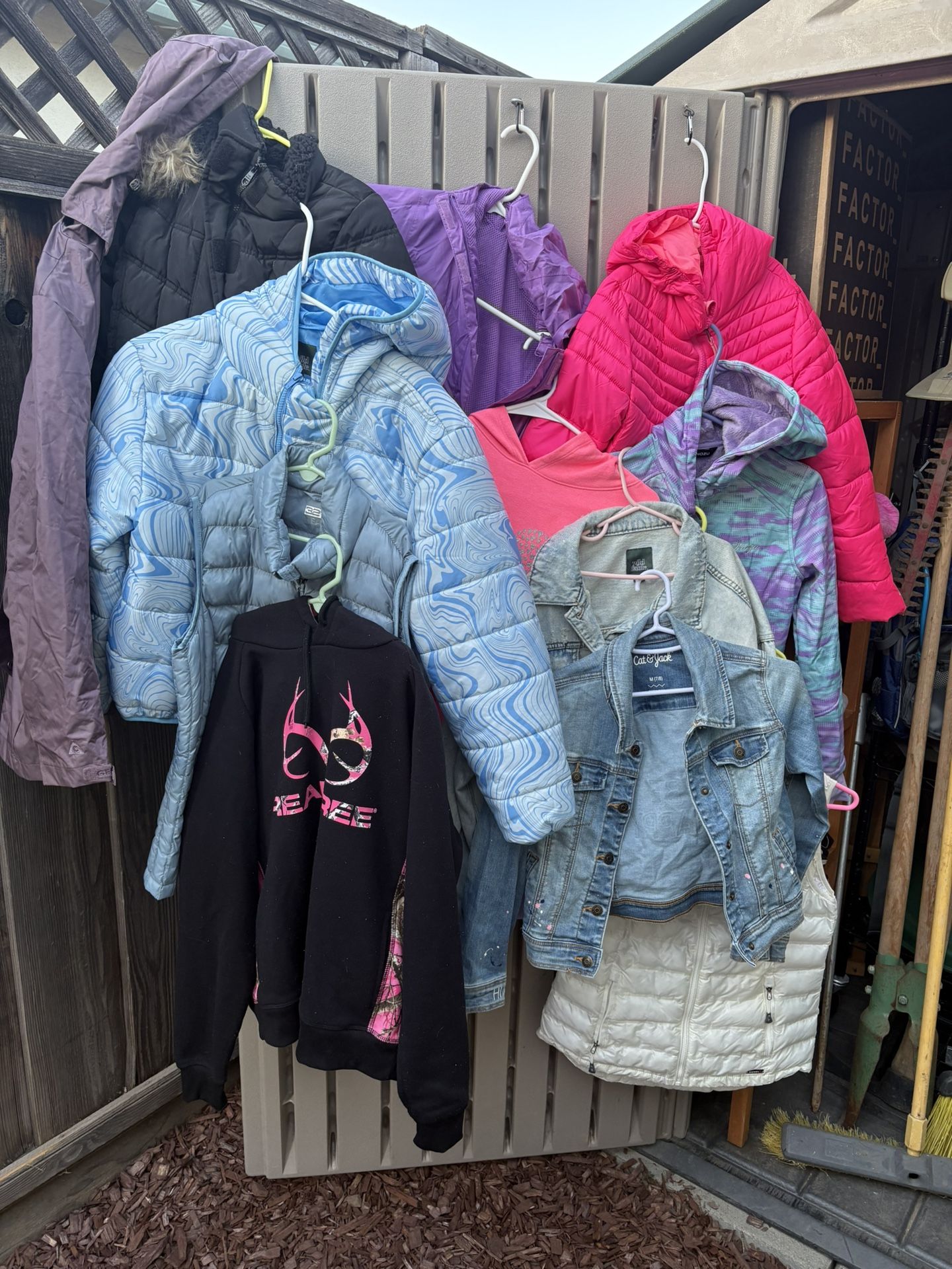 storage shes lot for sell Multiple items