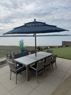 Patio set w/ Umbrella and stand