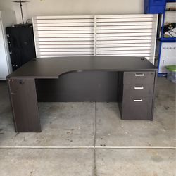 Executive desk 