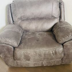 Brand New Ashley Furniture Wide Power Recliner Retail:$950