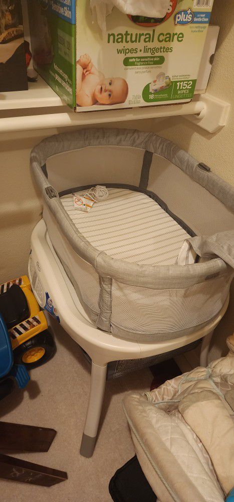 Graco® Sense2Snooze® Bassinet with Cry Detection™ Technology in Hamilton


