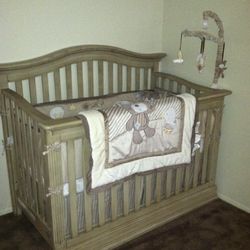 Baby Crib/Toddler Bed