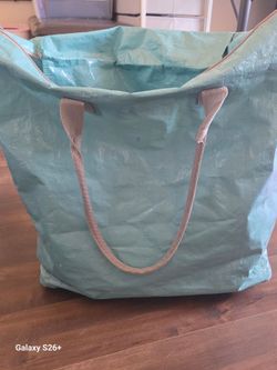 Laundry bag with wheels