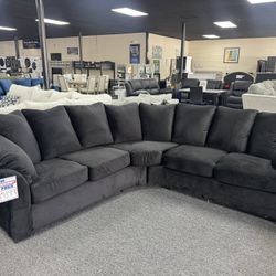 New Black Sectional. 🚚WE DELIVER🚚