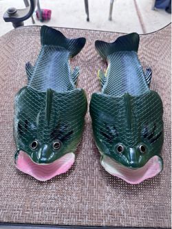 Fish sandals size 11/12