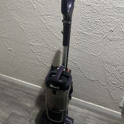 Shark Navigator Swivel Pro Upright Vacuum Cleaner Color Purple. Used-Works Good 