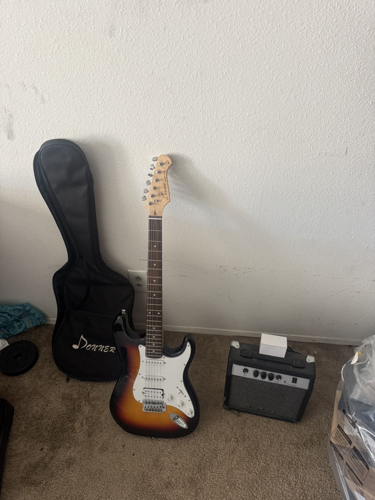 Donner Electric Guitar + GM-10 Amp Bundle