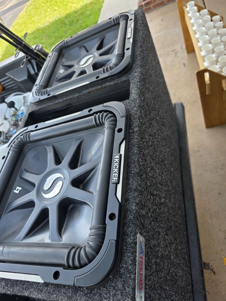 Kicker Speakers 12 inches/Atrend Box 
