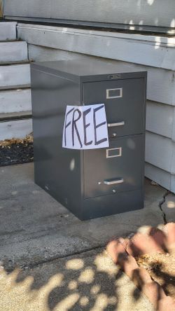 FREE Available 2Drawer File Cabinet PICK UP NOW