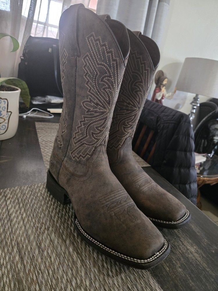 Ariat Men's Sting Western Boots. Broad Square Toe Men's Size 9.5 