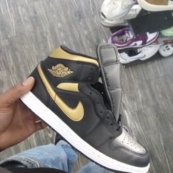 Jordan 1's SIZE 10.5