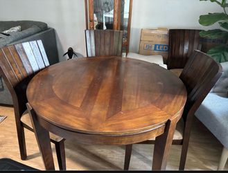 Dinner table with 4 chair  really wood