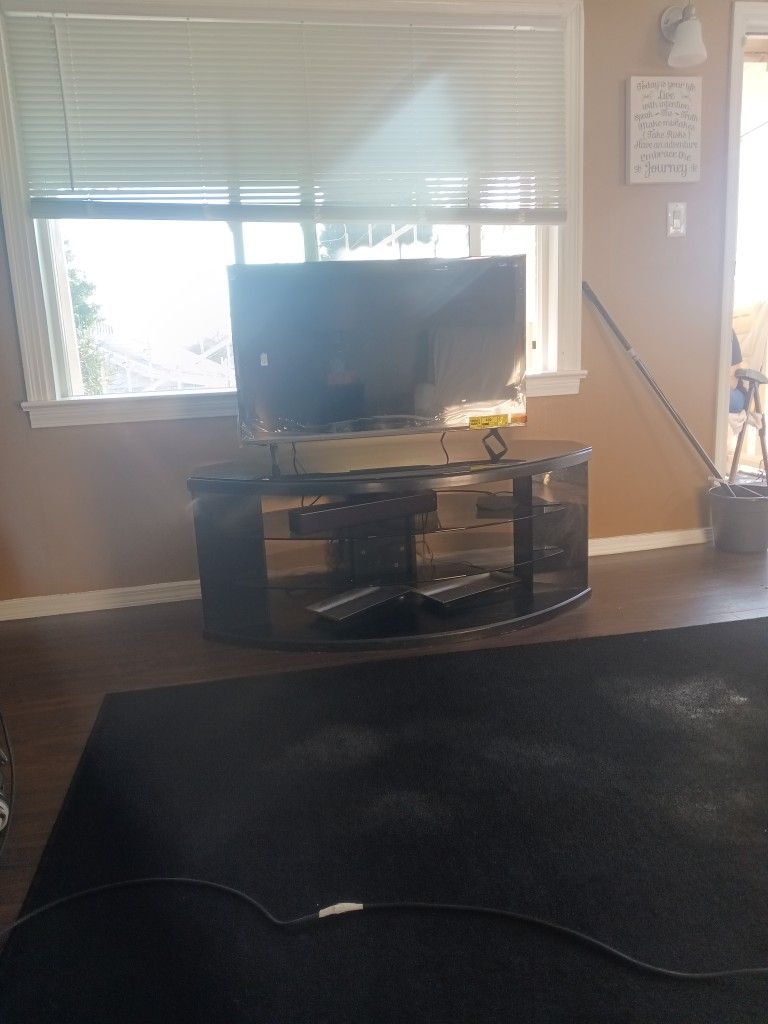 43 Inch TV Smart Vezo Tv Stand With 16 Inch Soundbar 