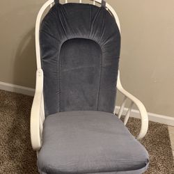 Rocking Chair In Excelente Condition 