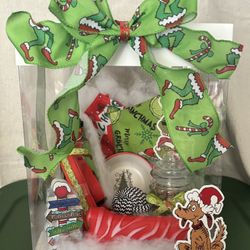 The Grinch Puppy Gift Set