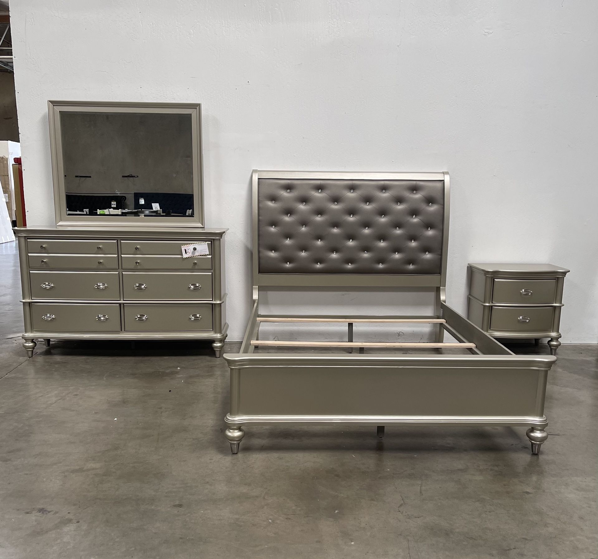 QUEEN BEDROOM SET