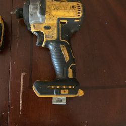 dewalt drill with batterys 
