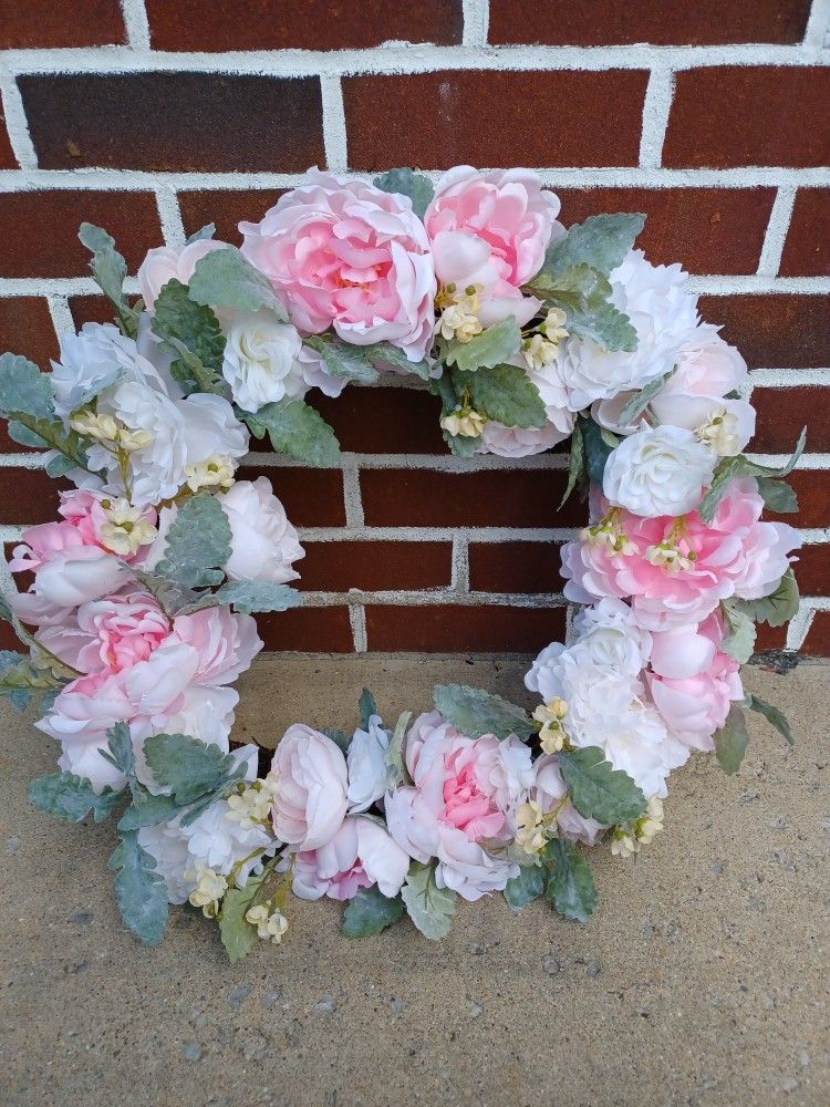 Beautiful New Roses Wreath 24 Inches