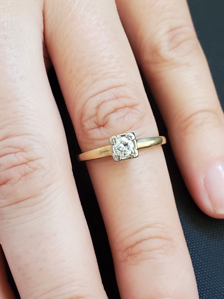 Vintage 14kt Diamond Engagement Ring