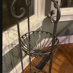 WROUGHT IRON PLANTER STAND