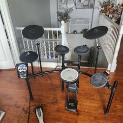 Roland V‑Drums TD‑11 Electronic Drum Set – Excellent Condition