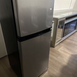 Mini Fridge With Top Freeze 