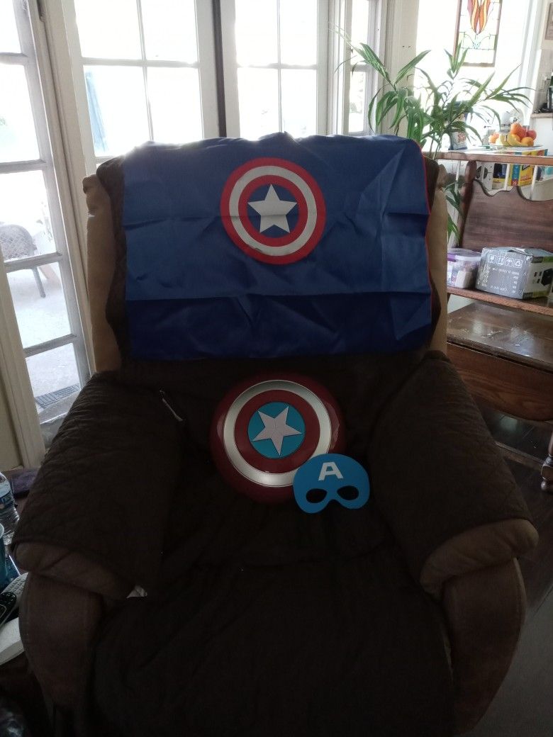 Captain America Light-up Plastic Shield Face Mask And Cape