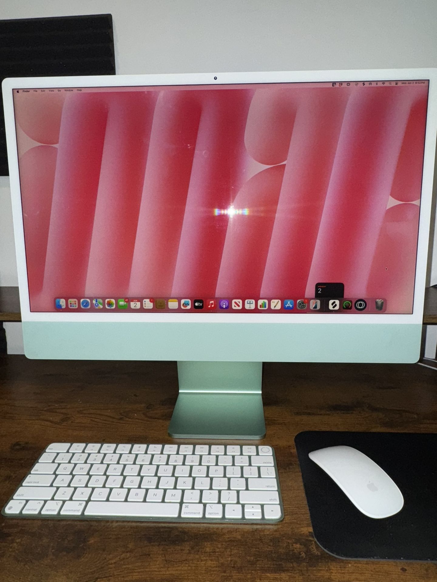 Apple iMac 24-inch (M1, 2021) - 8GB RAM:All-in-One Desktop