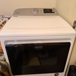 Maytag laundry dryer