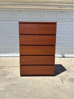 ‼️6 DRAWER DRESSER‼️FOR SALE 200$ OR BEST OFFER‼️GOOD CONDITION🚚DELIVERY AVAILABLE🚚