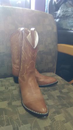 Kids leather cowboy boots. Sz3